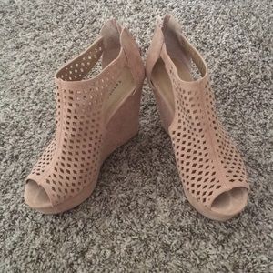 Blush wedges